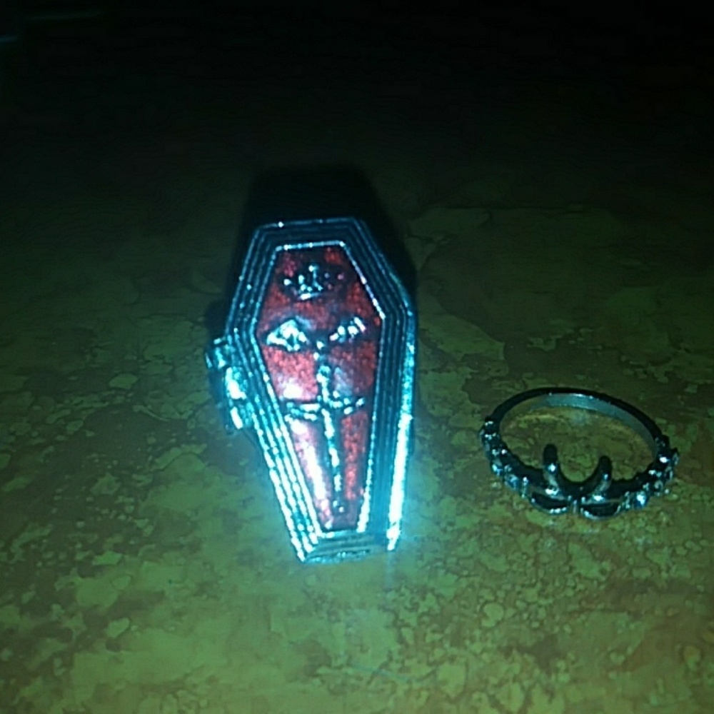 Poison ring